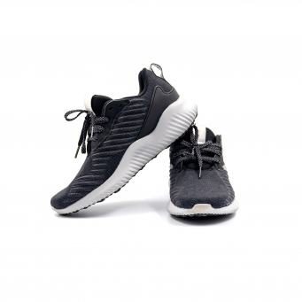 Sports shoes