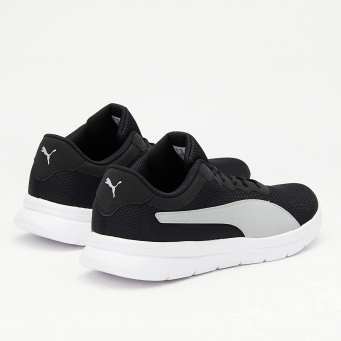 Sports shoes